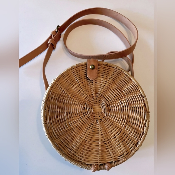 Universal Thread Handbags - NWT, Universal Thread medium straw rattan Crossbody Bag